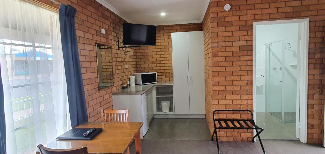 Centrepoint Motel Deniliquin Exterior foto