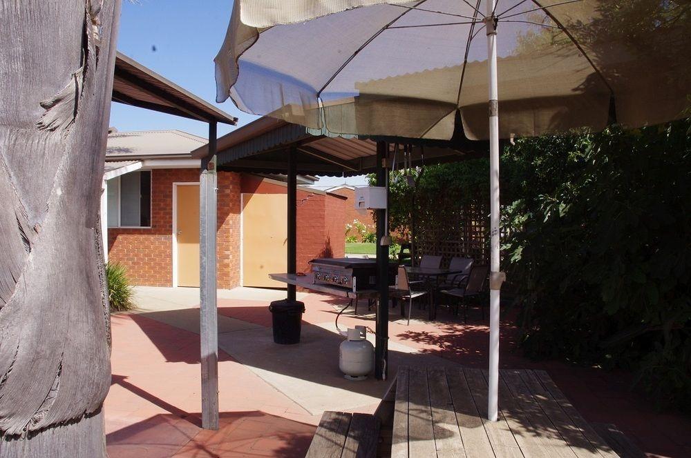 Centrepoint Motel Deniliquin Exterior foto