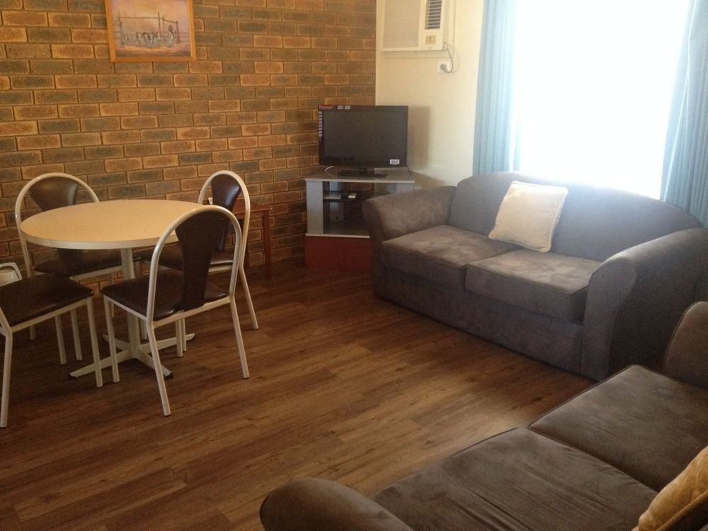 Centrepoint Motel Deniliquin Exterior foto